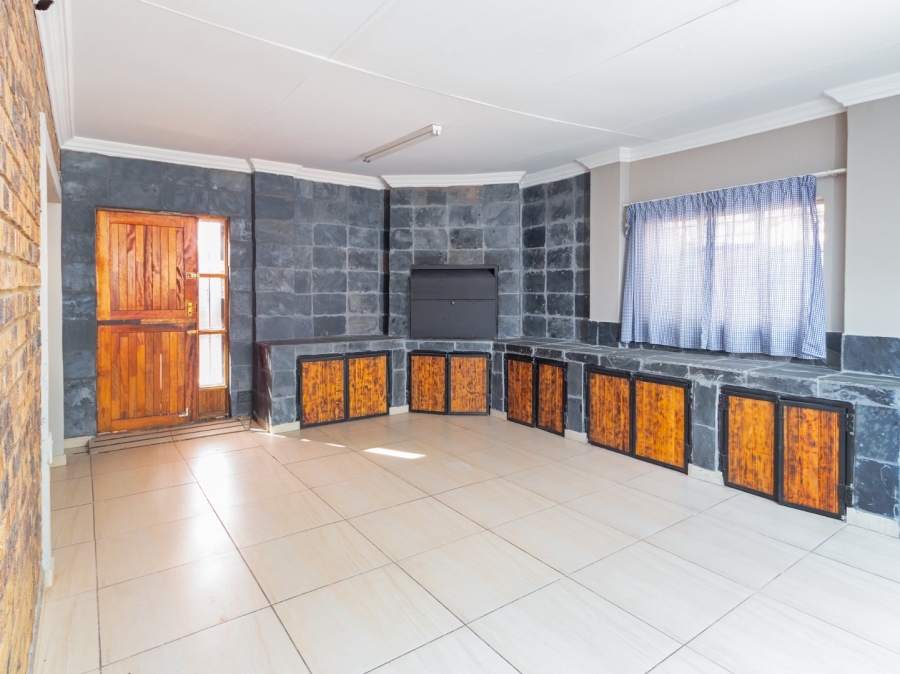 4 Bedroom Property for Sale in Ifafi North West